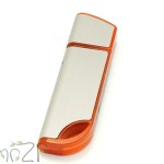 P22 Флешки пластиковые по печать, с олпачком и цветными вставками, печать логотиа на флешках