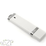 P15 флешка белая пластиковая для нанесения логотипа, оптом грн с логотипом флешка, флешки для нанесения логотипа цена