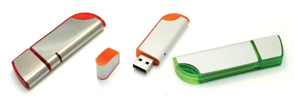 P22 Флешки пластиковые по печать, с олпачком и цветными вставками, печать логотиа на флешках